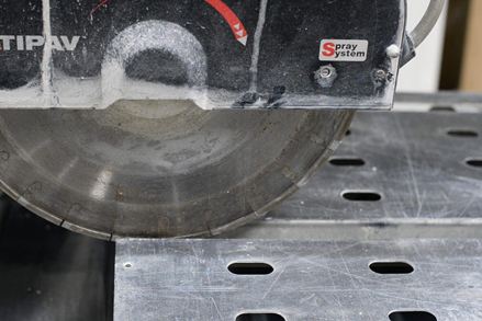 Dankzij de hardheid van de diamantzaagbladen is schoon en precies zagen mogelijk