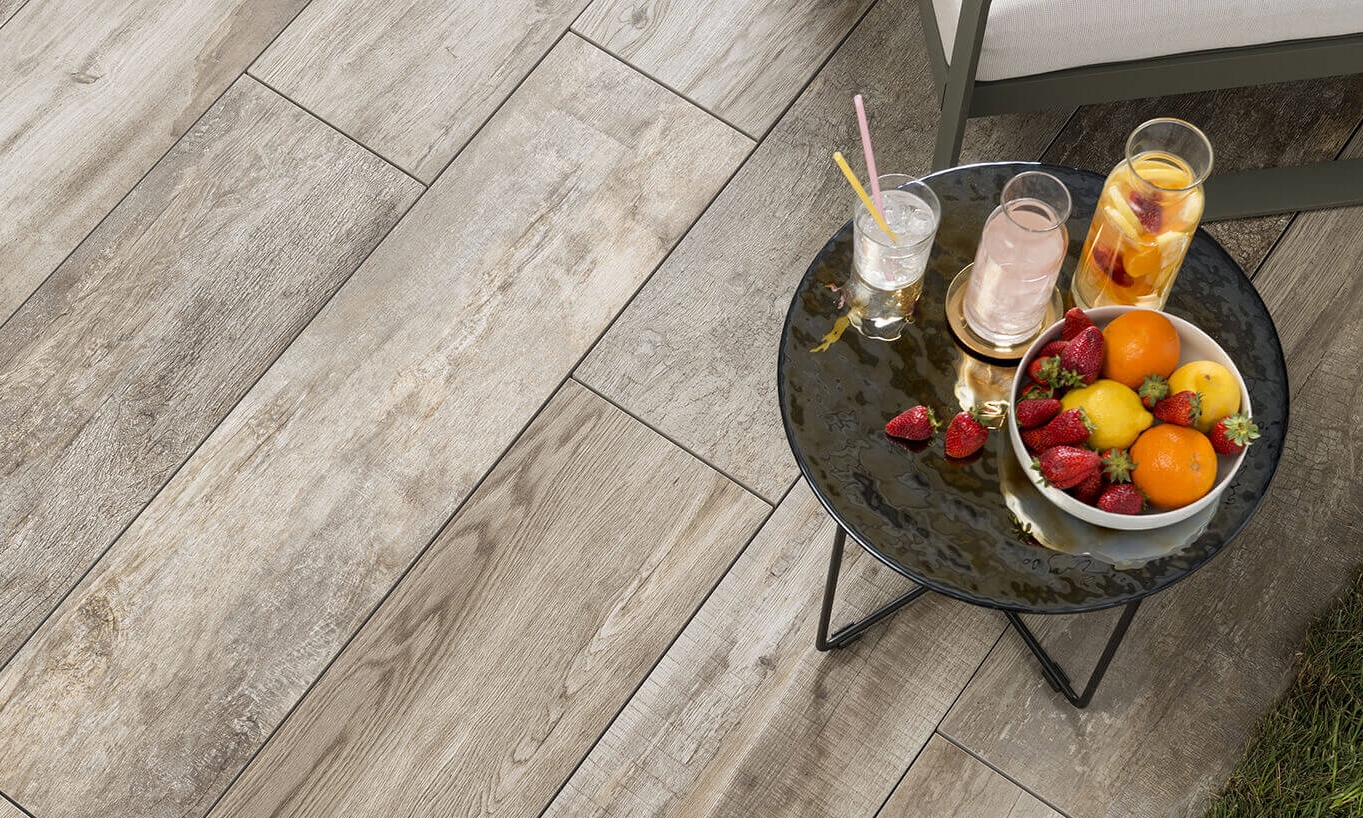 Tafel met fruit op houteffect bladen Indie Smoke