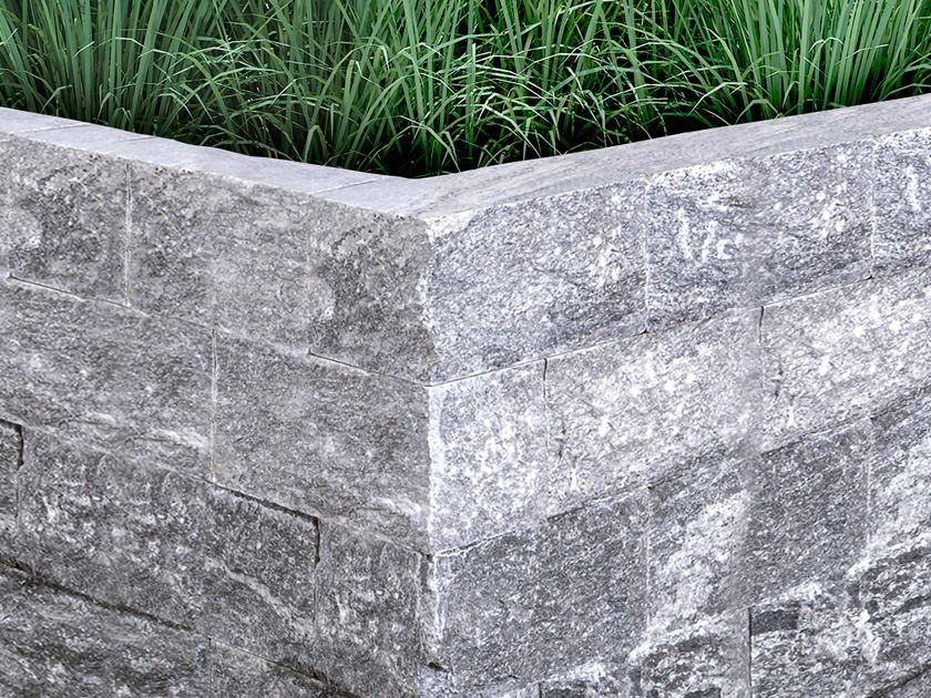 Muurbekleding Gneiss Urban Grey Line met gras