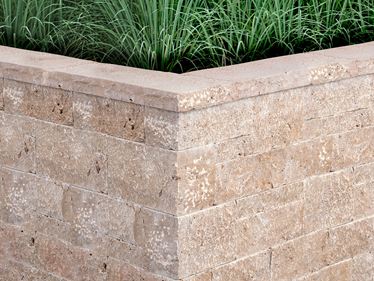 Muurbekleding Travertin Noce Rustiek met gras