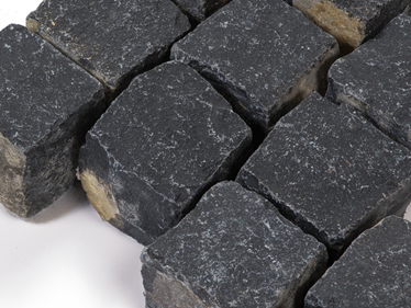 Bestrating Basalt Sombra 8x9x9cm Detail lichtere gebieden