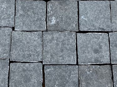 Galerij 1: Detailfoto van gipssteen_Takeda_pallets_van bovenaf