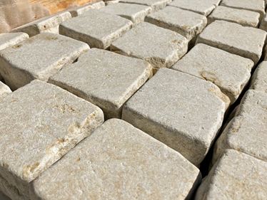 Straatsteen_Kalksteen_Royal_Beige_schrg