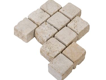 Bestrating travertin medium belicht