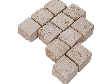 Bestrating Travertin Noce blootgelegd