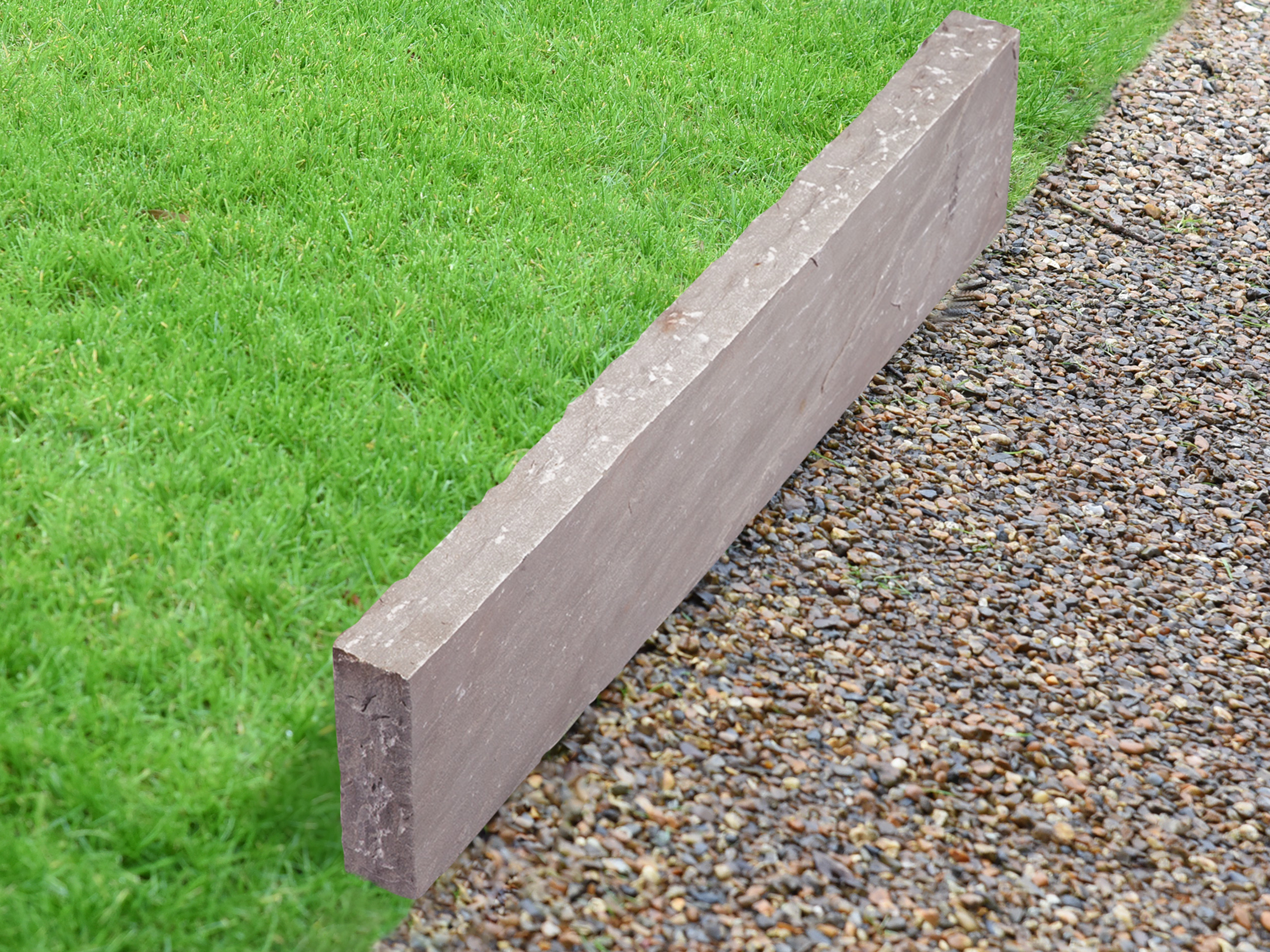 Gazonranden zandsteen Kandla Grey met graszoden en grind