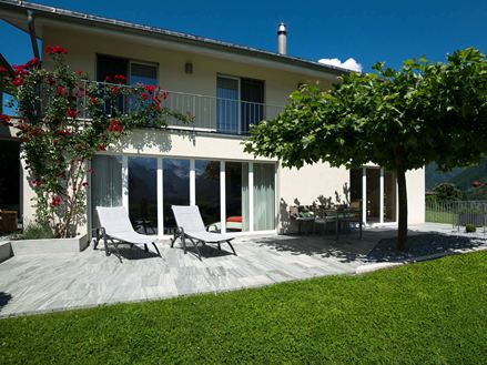 Terras met grijze granieten platen Urban Grey Line