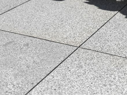 Granieten terrasplaat Silver Classico detail