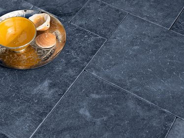 Natuursteen marmer Avyon Dark met decoratie