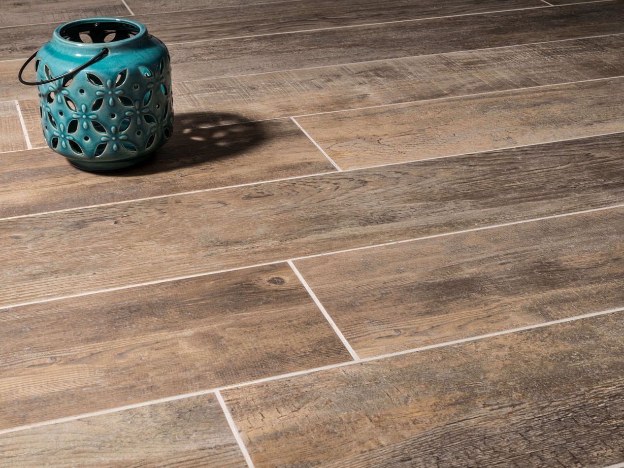 Indie Nova panelen met houteffect en lantaarn