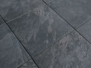 Close-up van donkere leisteenpanelen in Alpine Black