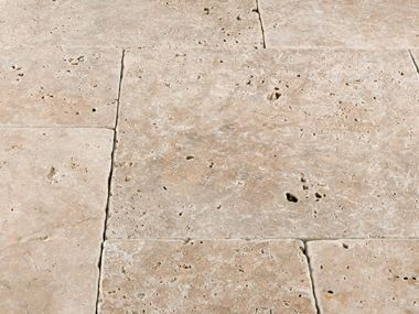 Close-up van beige travertin platen Medium