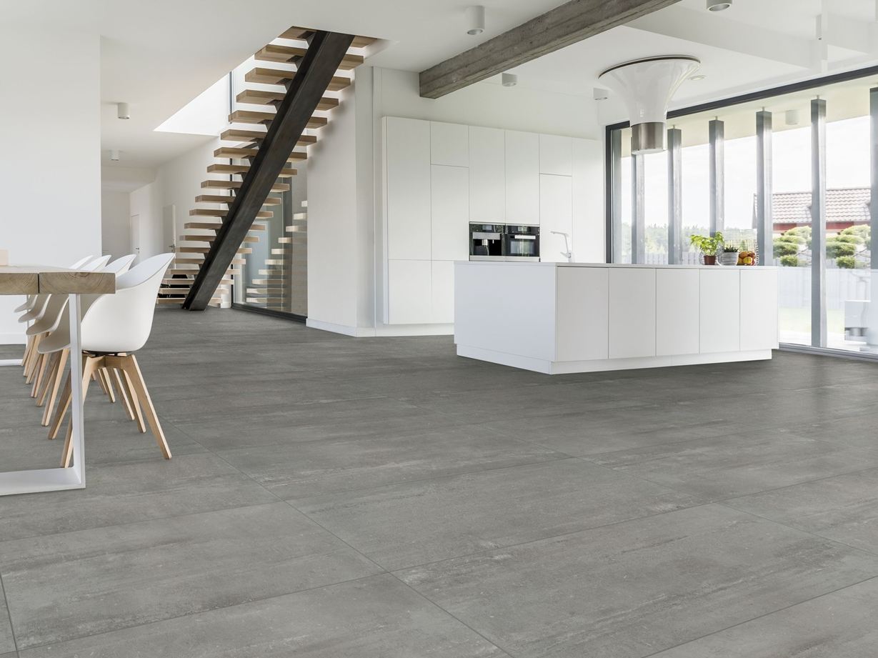 Tegels in betonlook. Moderne look & elegante flair: Concrete Smoke Moderne eetkamer, trap en tafel met Concrete Smoke betonlook tegels in donkergrijs