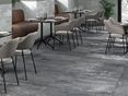 Eethoek met betonlook tegels van Iron Graphite