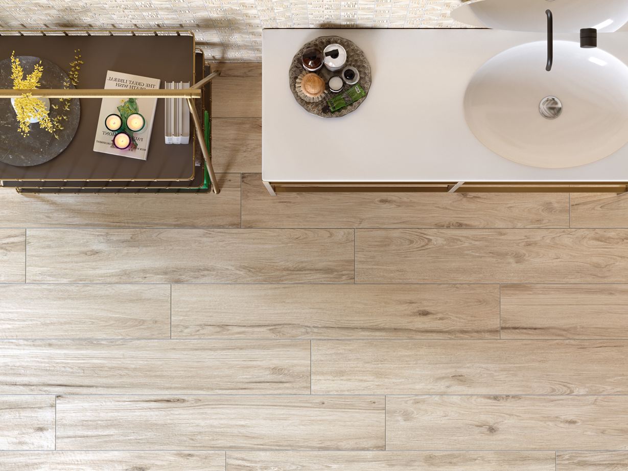 Houtlook voor een natuurlijk woongevoel Badkamer met Scandi Light houtlook tegels, van bovenaf