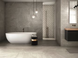 Badkamer met Canyon Pearl keramische tegels