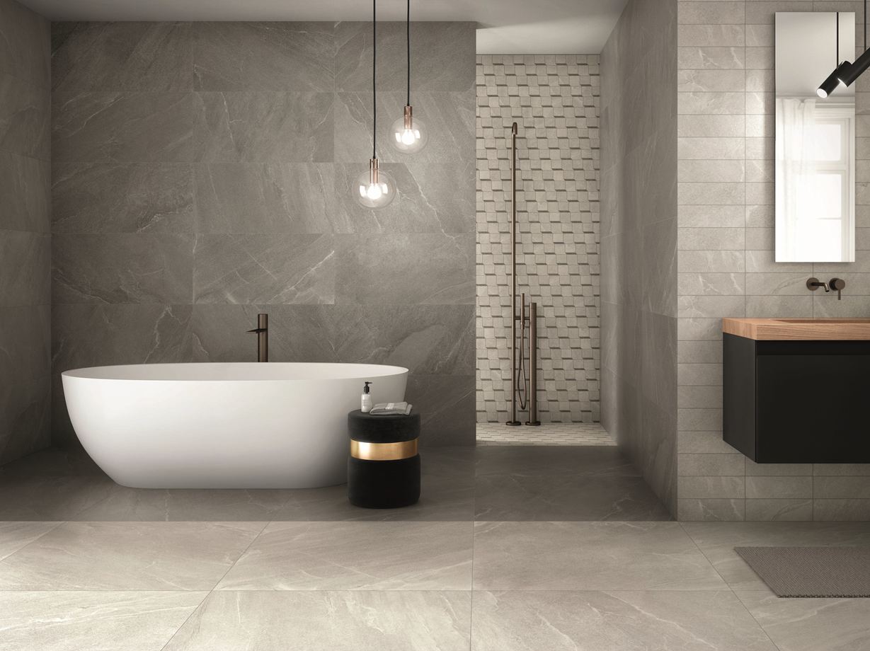 Ook een blikvanger in de badkamer: porcellanato tegels met een leistenen look Badkamer met Canyon Pearl keramische tegels