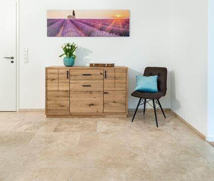 Ladekast en kleurrijke foto op Ivory Classic