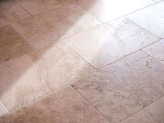 Rustieke tegels, zijaanzicht met licht en schaduw