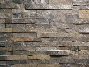 Vooraanzicht van geÃ¯nstalleerde wandbekleding van Deoli Green kwartsiet