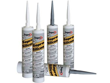 Verschillende tubes natuursteen silicone voor het leggen van tegels