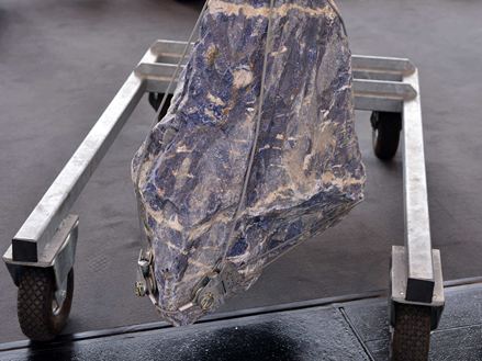 Natuursteen op een trolley