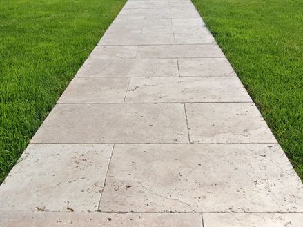 loopbrug met natuurstenen medium platen