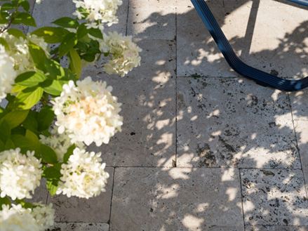 schaduwspel op het travertin terras travertin medium select