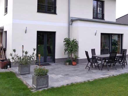 Klantenfoto: Kavalas kwartsiet platen, gezaagd en gespleten, gelegd op terras