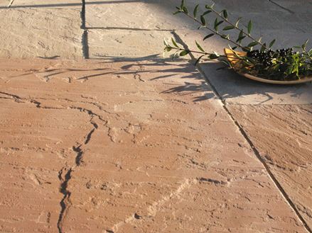 Modak platen, zijmontage met decoratieve schaal en takken