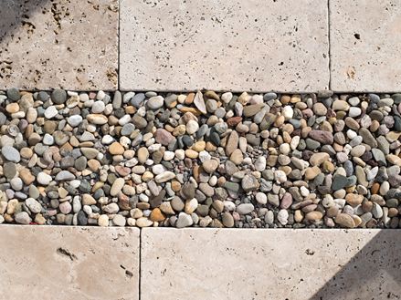 Een contrast dat past: Grind en Travertin Rustiek