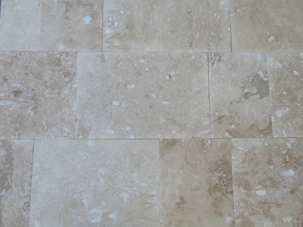 Natuursteentegels kant-en-klaar gelegd als plaatmateriaal