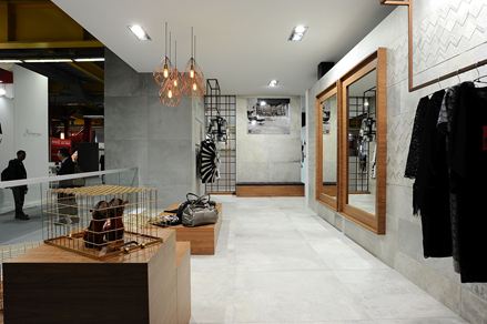 Op Cersaie 2016 waren er verschillende trends om je over te verbazen: grote formaten, vierkante vormen, koper, hout en verschillende looks.