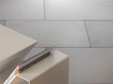 Zandstenen tegels gezandstraald en geborsteld