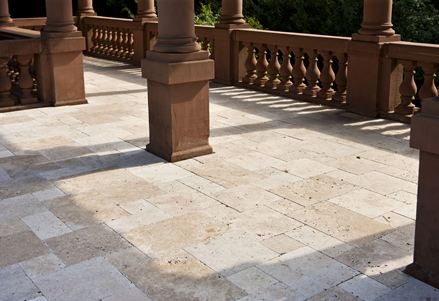 Terras met travertin in kasteel Langenzell