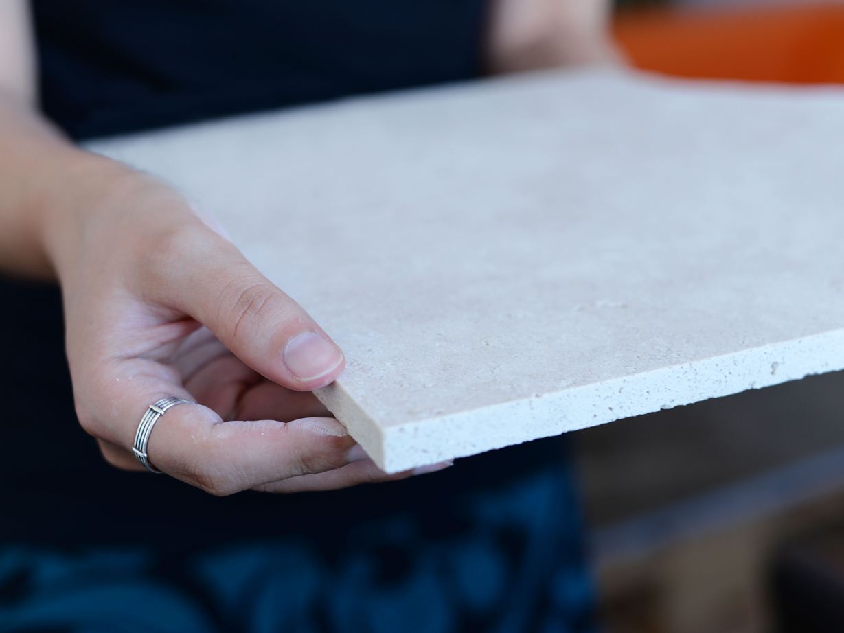 Travertin tegel met afgeschuinde rand